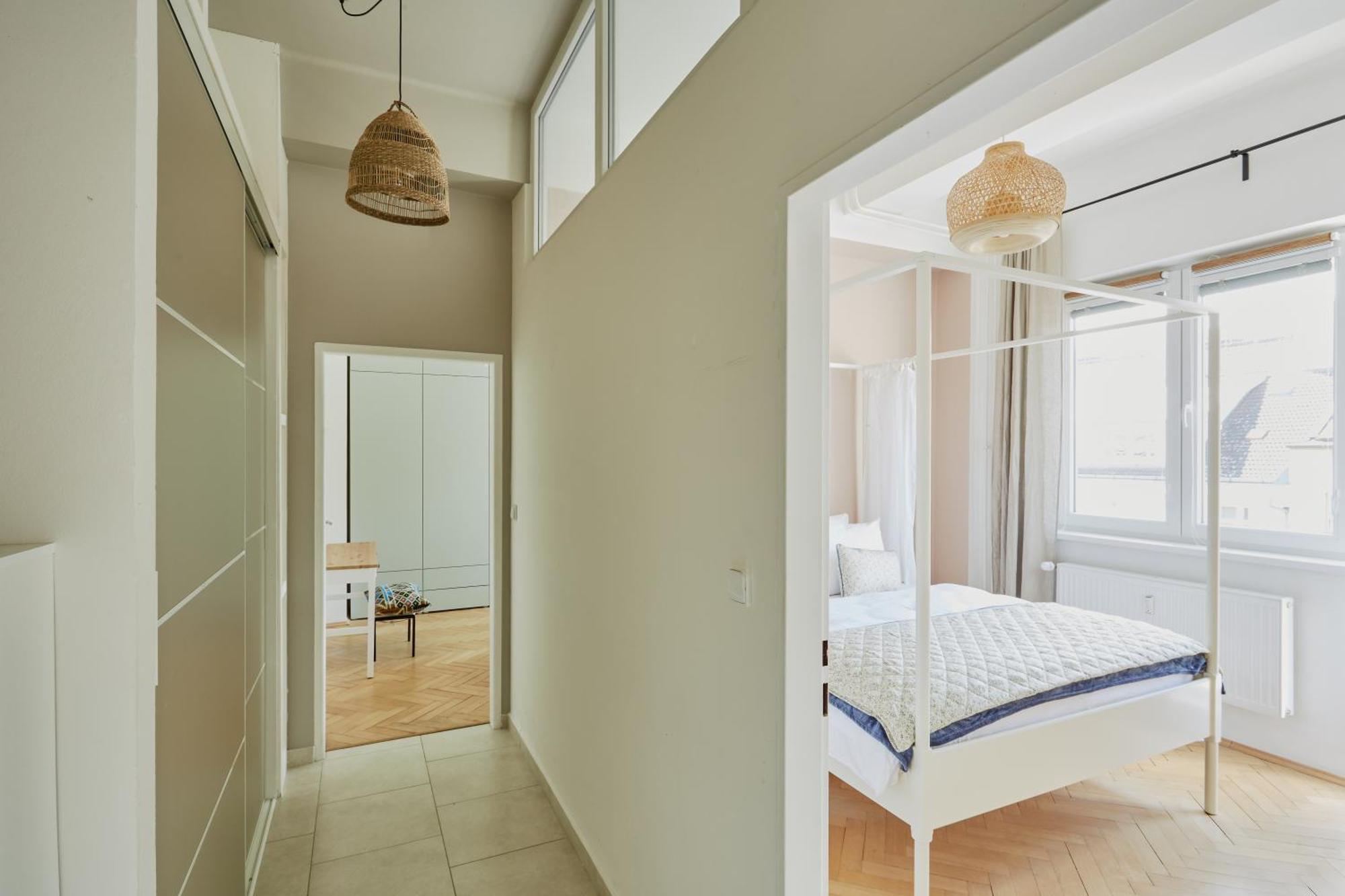 Luxury Riverside Apartment *